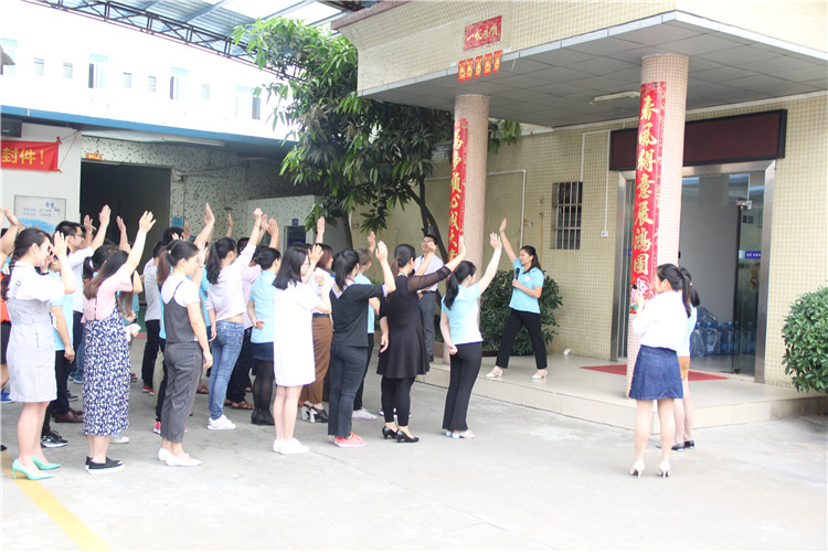 胡金花用自己的行動(dòng)證明了，她在這次培訓(xùn)中所學(xué)習(xí)到內(nèi)容，更傳遞了“愛(ài)”的精神理念。