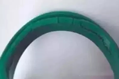 挖機(jī)密封件之五“硬化、龜裂”現(xiàn)象故障
