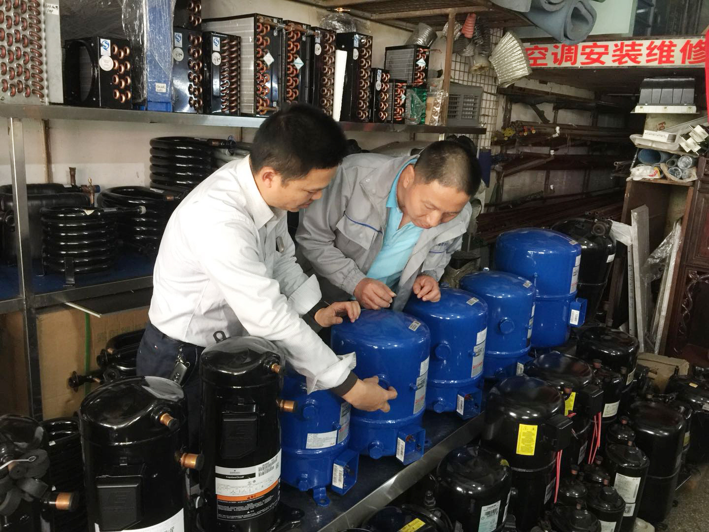 東晟密封件技術(shù)團(tuán)隊正在了解制冷設(shè)備的密封原理