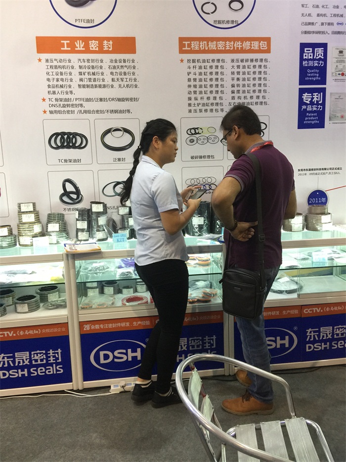 當(dāng)然，也有不少的國外客戶啦！