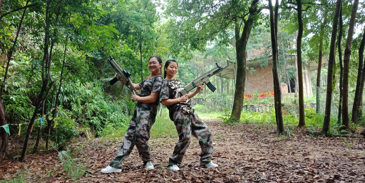 東晟人團(tuán)隊玩真人CS野戰(zhàn)游戲